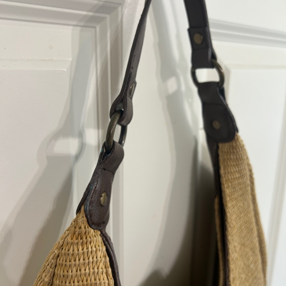 Vintage 2006 Isaac Mizrahi Tan and Brown straw Hobo Bag. Great condition! - Picture 7 of 13